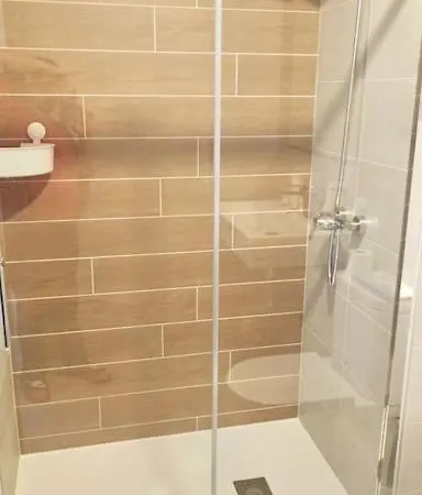 Apartment Excelente Habitacion Para Una Persona Con Bano Privado En Piso Compartido Con Una Familia *